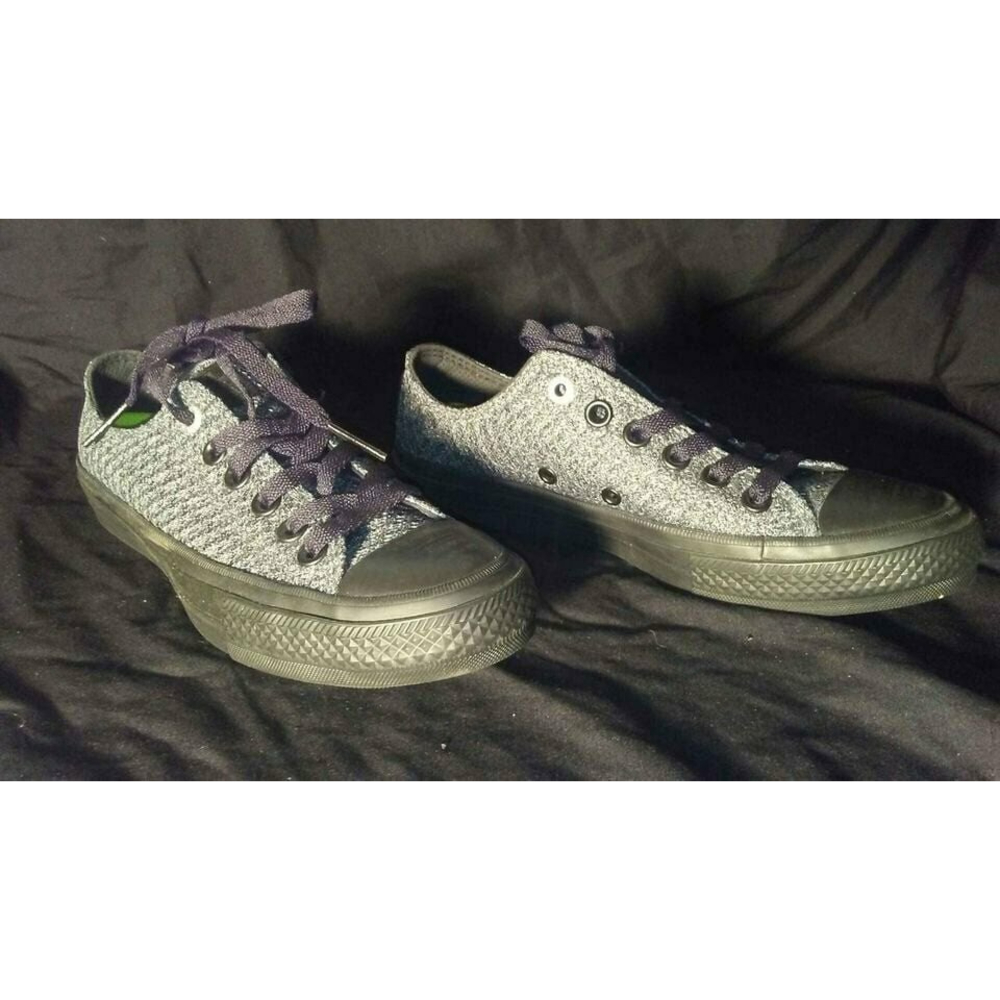 Womens converse NEW size 6 1/2